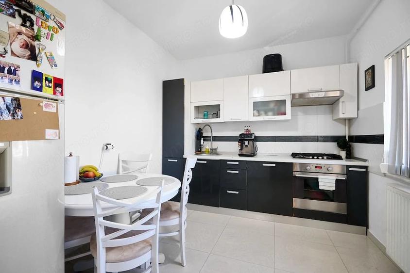 Apartament cu 4 camere decomandat în Eremia