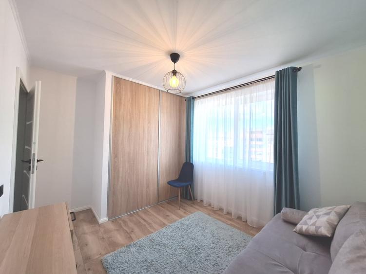 Apartament cu 3 camere semidecomandat, mobilat în Florești