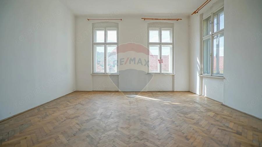Casă cu 4 camere cu Teren 1048 Mp în Brașovul Vechi