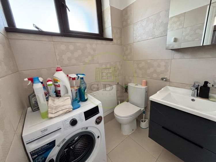 Duplex cu 4 camere cu Canalizare în Sud-Est