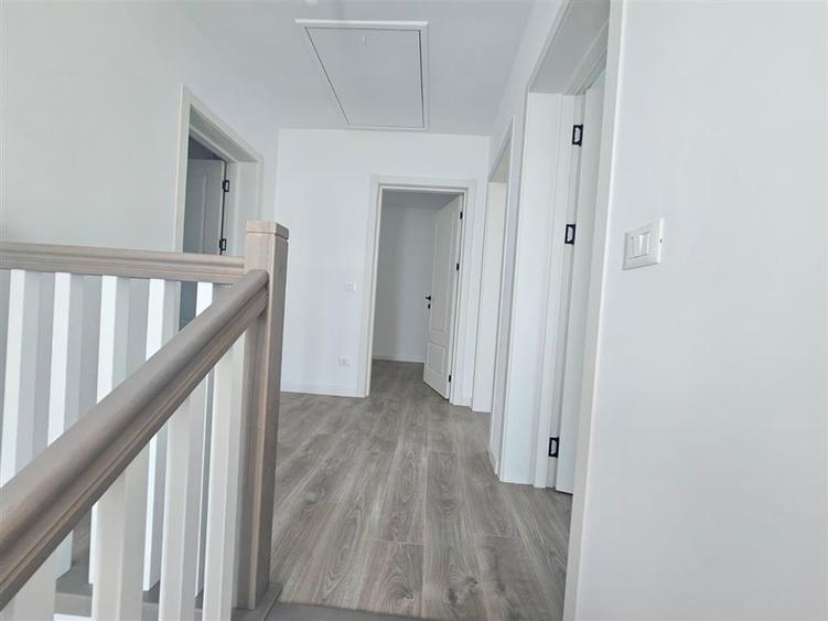 Duplex cu 4 camere cu Canalizare în Ipotești