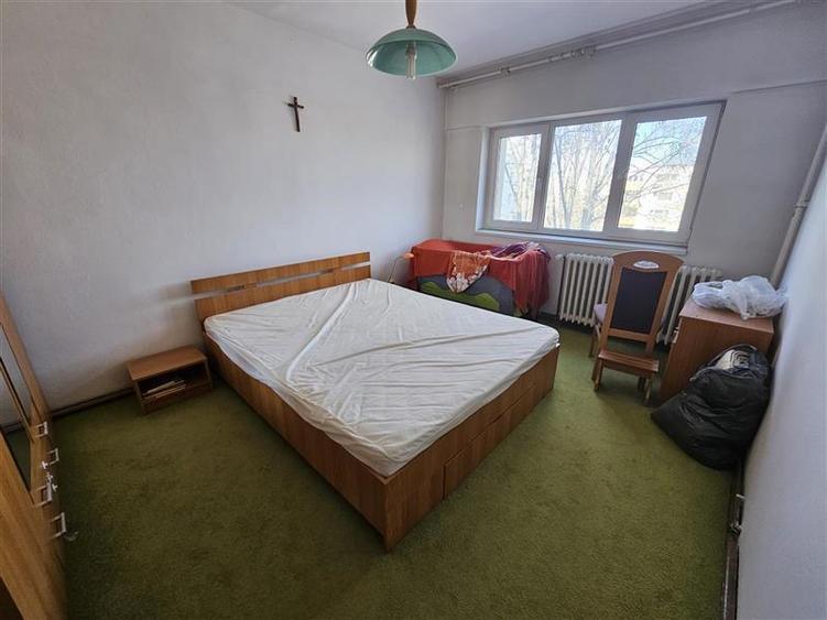 Apartament cu 3 camere semidecomandat, mobilat în Gheorgheni