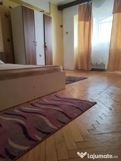 Apartament cu 3 camere decomandat în Traian