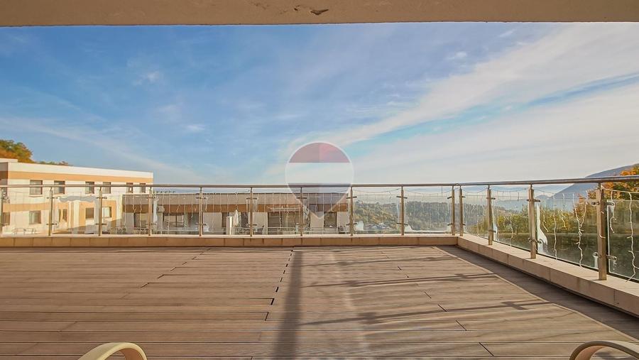 Apartament cu 3 camere semidecomandat, mobilat în Drumul Poienii