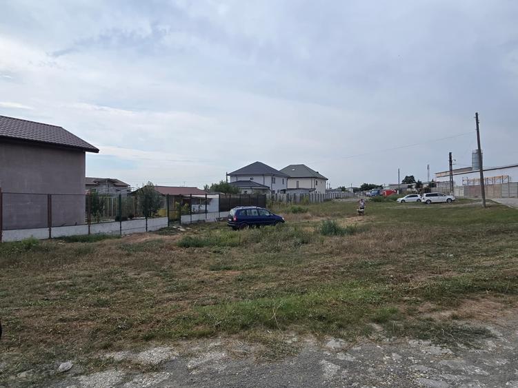 Teren Construcții intravilan de 1000 mp, în Periferie