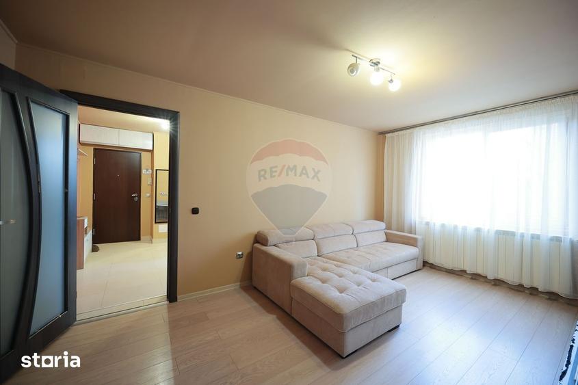 Apartament cu 3 camere semidecomandat în Rogerius