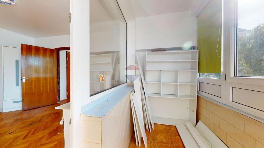 Apartament cu 2 camere semidecomandat în Centrul Civic
