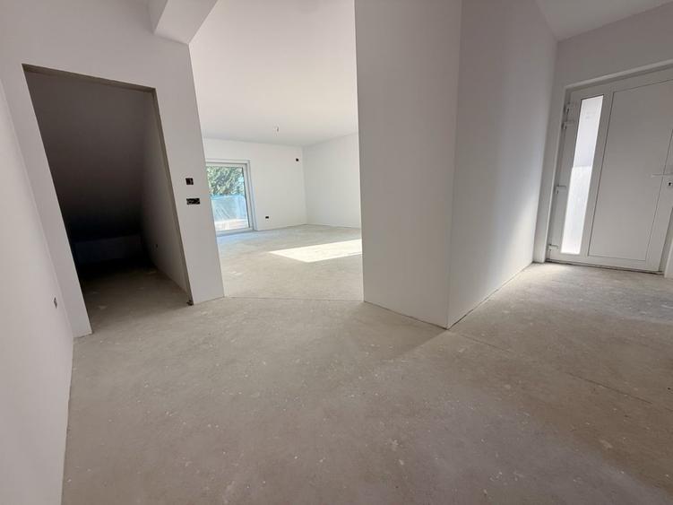 Duplex cu 4 camere cu Canalizare în Dumbrăvița