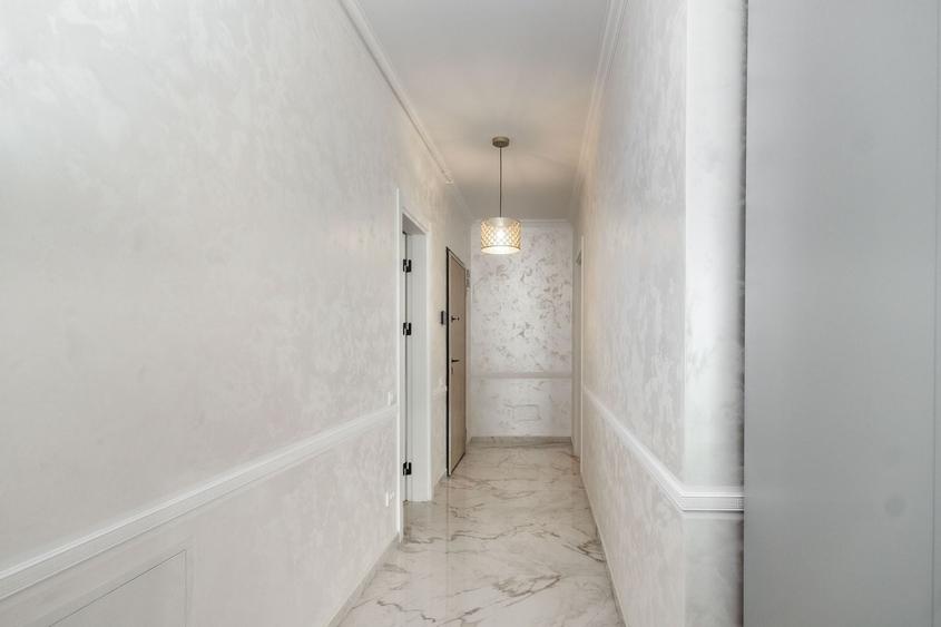 Apartament cu 3 camere semidecomandat în Tineretului