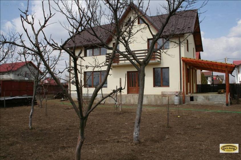 Casă individuală cu 5 camere cu Canalizare în Hărman