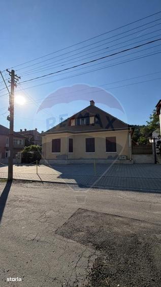 Casă cu 3 camere în Central