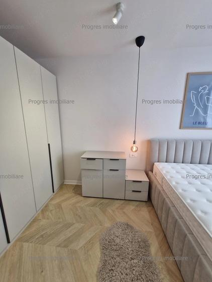Apartament cu 3 camere semidecomandat în Aradului