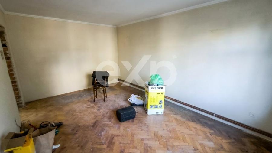 Apartament cu 4 camere decomandat în Central