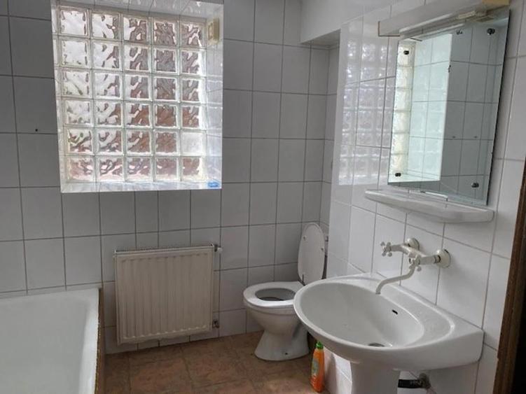 Casă individuală cu 4 camere cu Canalizare în Cotroceni