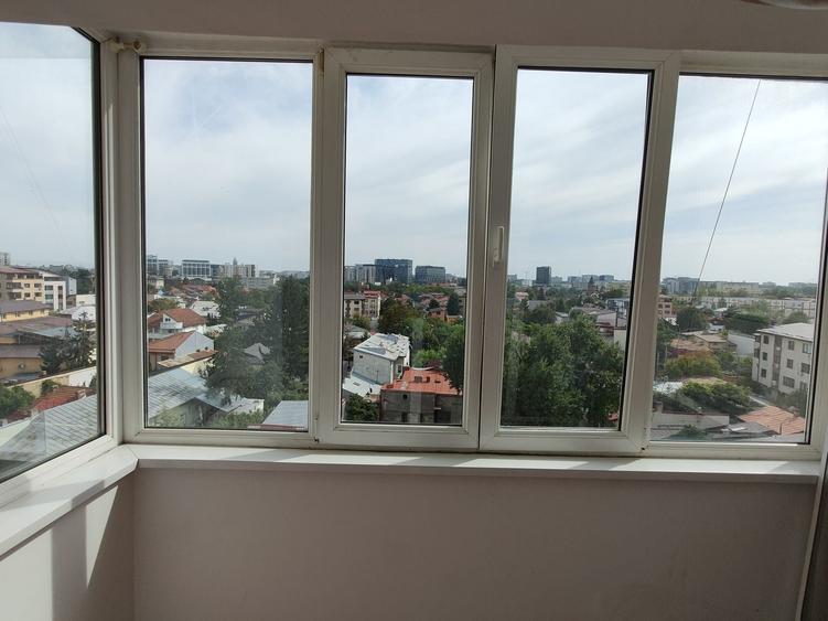 Apartament cu 3 camere decomandat în Crângași