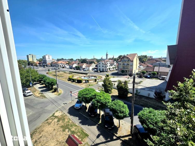 Apartament cu 3 camere decomandat, mobilat în Burdea
