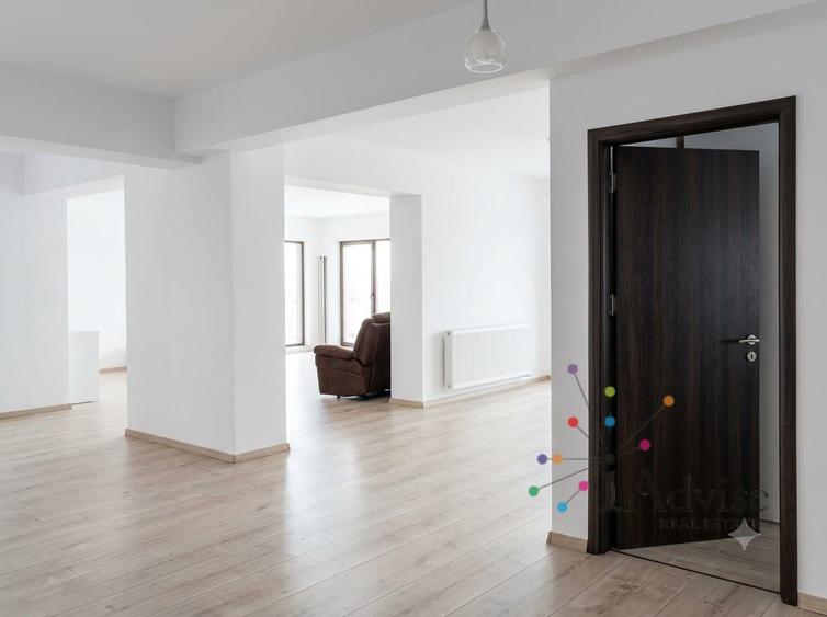 Penthouse cu 4 camere decomandat în Răcădău