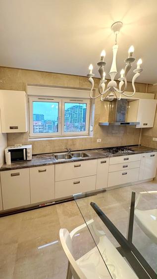 Apartament cu 3 camere decomandat în Herăstrău