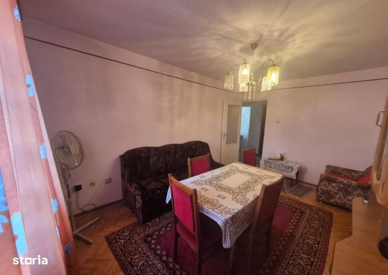 Apartament cu 3 camere decomandat în Podgoria
