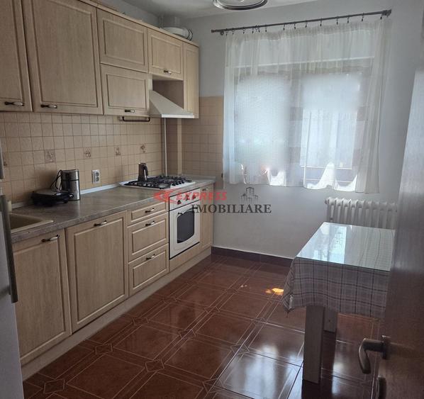 Apartament cu 3 camere decomandat în Dristor