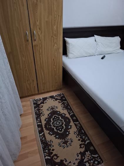 Apartament cu 3 camere semidecomandat, mobilat în P-ța Reșița