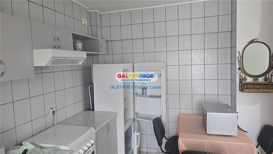Apartament cu 2 camere semidecomandat în Victoriei