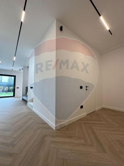 Vila moderna de inchiriat cu 5 camere, prima inchiriere - 17