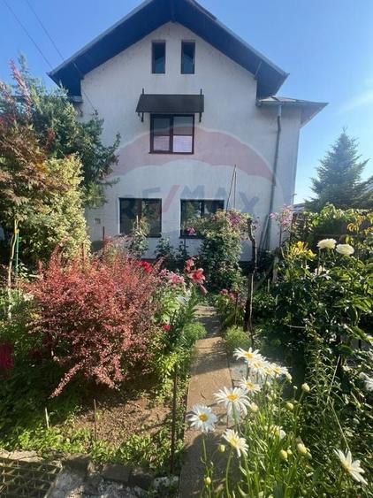 Casă individuală cu 6 camere cu Teren 276 Mp în Păulești