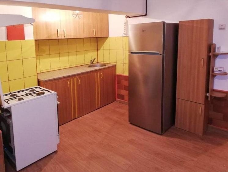 Apartament cu 4 camere semidecomandat, mobilat în Brașovul Vechi