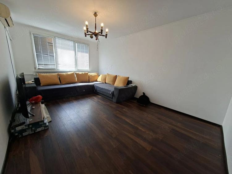 Apartament cu 3 camere decomandat în Exterior Vest