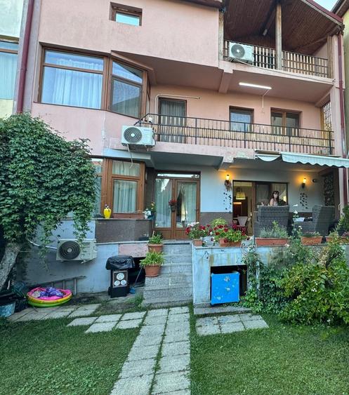 Casă individuală cu 6 camere cu Canalizare în Titan