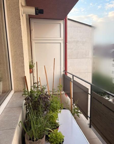 Apartament cu 3 camere semidecomandat în Iris