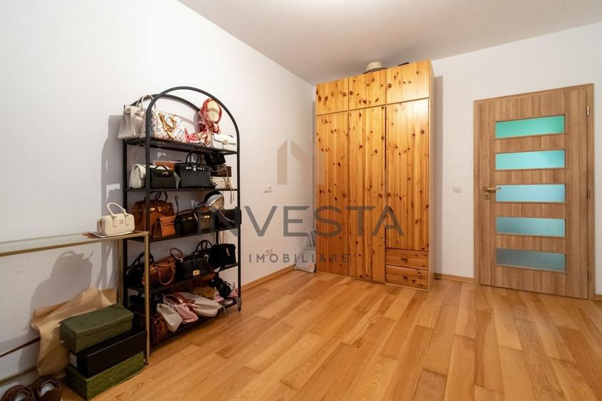 Apartament cu 4 camere semidecomandat, mobilat în Europa
