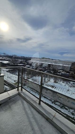 Apartament cu 3 camere semidecomandat, mobilat în Iris