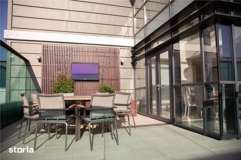Apartament cu 5 camere decomandat în Tei