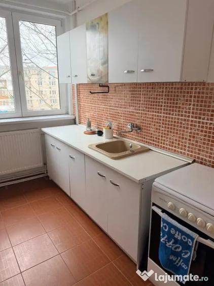 Apartament cu 2 camere decomandat în Calea București