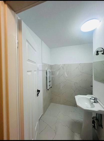 Apartament cu 4 camere decomandat în Tineretului