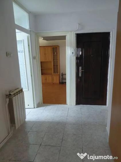Apartament cu 2 camere decomandat în Piața Centrală