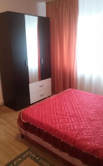 Apartament cu 3 camere decomandat în Cetate