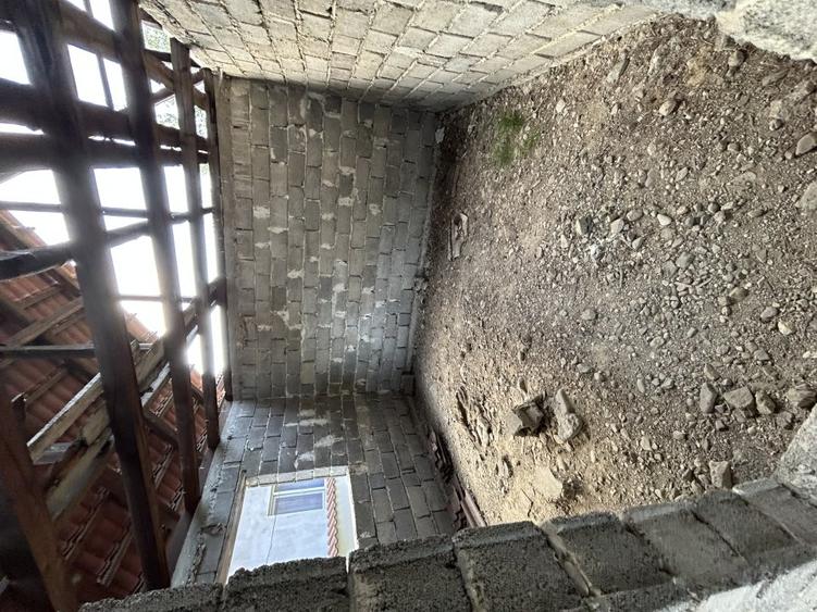 Casă individuală cu 3 camere cu Teren 2500 Mp în Gârdoaia