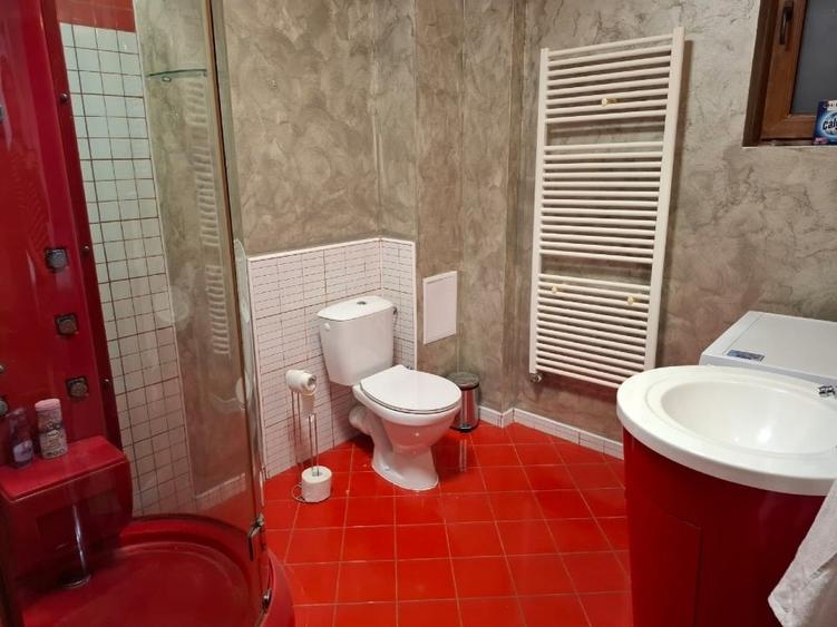 Apartament cu 3 camere decomandat, mobilat în Central
