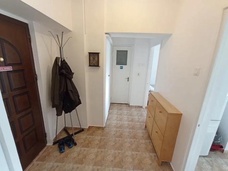 Apartament cu 2 camere decomandat, mobilat în Titulescu