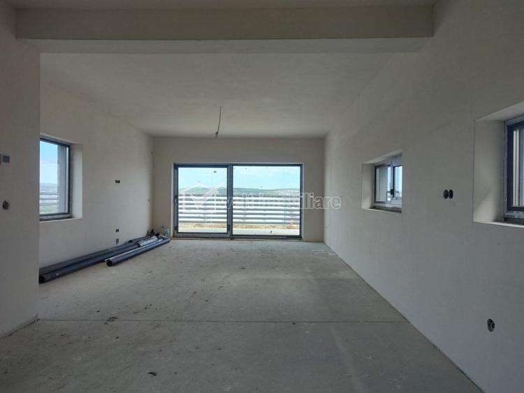 Casă cu 6 camere cu Teren 177 Mp în Sopor