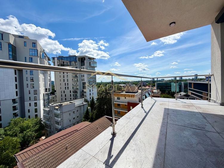 Apartament cu 5 camere decomandat în Herăstrău