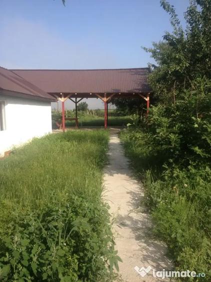 Casă cu 4 camere în Brădești