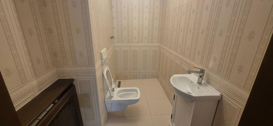 Apartament cu 4 camere semidecomandat în Primăverii