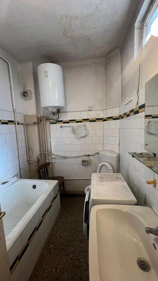 Apartament cu 3 camere semidecomandat în Dorobanți