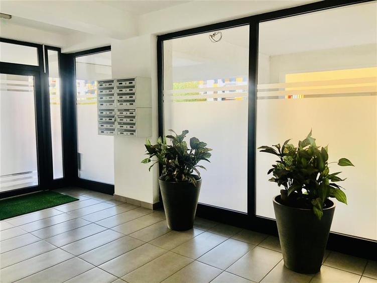 Apartament cu 4 camere decomandat, mobilat în Tractorul