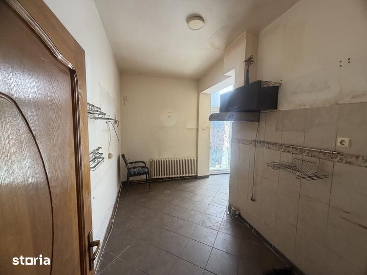 Casă cu 6 camere cu Teren 180 Mp în Central