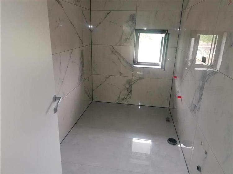 Duplex cu 3 camere cu Teren 300 Mp în Exterior Nord
